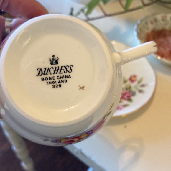 Gorgeous Old Fashioned Flowered Tea Cup & Saucer - Picture 2 of 3